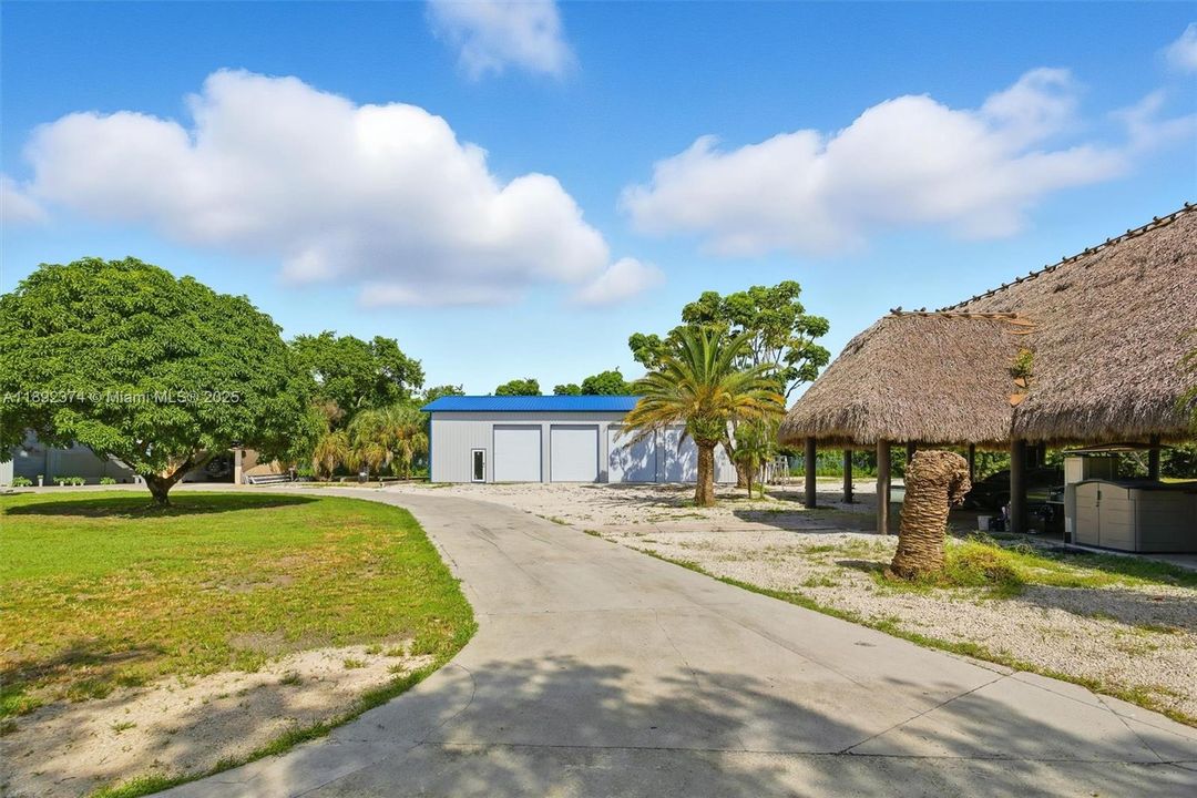 最近售出: $3,449,000 (6 贝兹, 5 浴室, 3024 平方英尺)