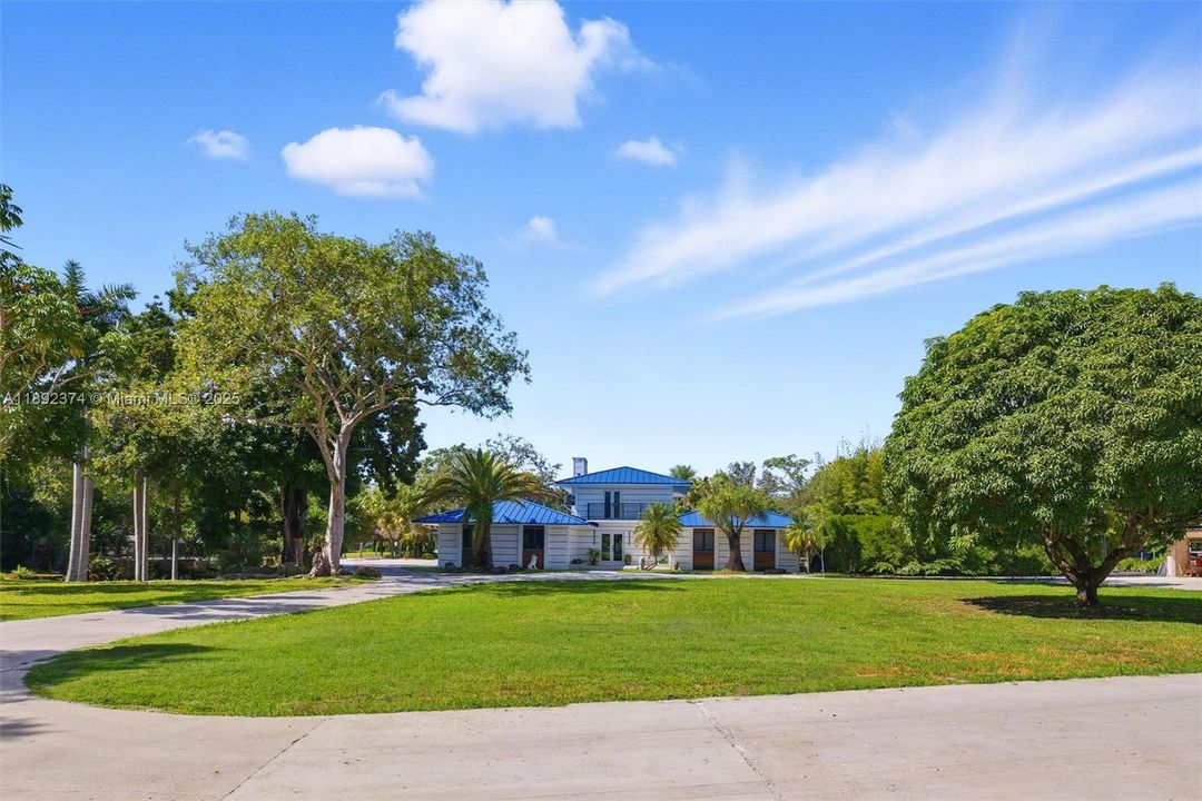 最近售出: $3,449,000 (6 贝兹, 5 浴室, 3024 平方英尺)