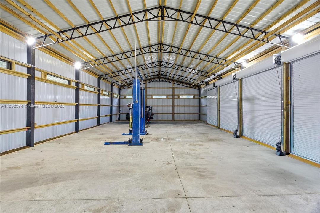 最近售出: $3,449,000 (6 贝兹, 5 浴室, 3024 平方英尺)