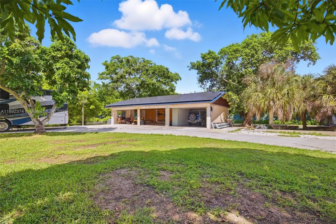 最近售出: $3,449,000 (6 贝兹, 5 浴室, 3024 平方英尺)