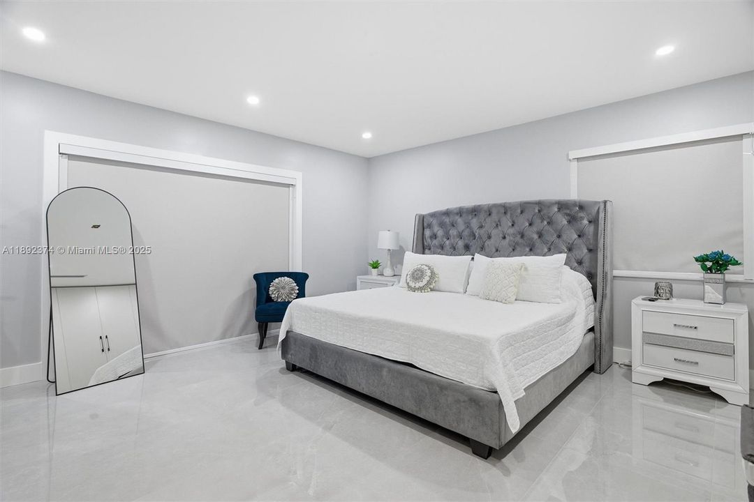 最近售出: $3,449,000 (6 贝兹, 5 浴室, 3024 平方英尺)