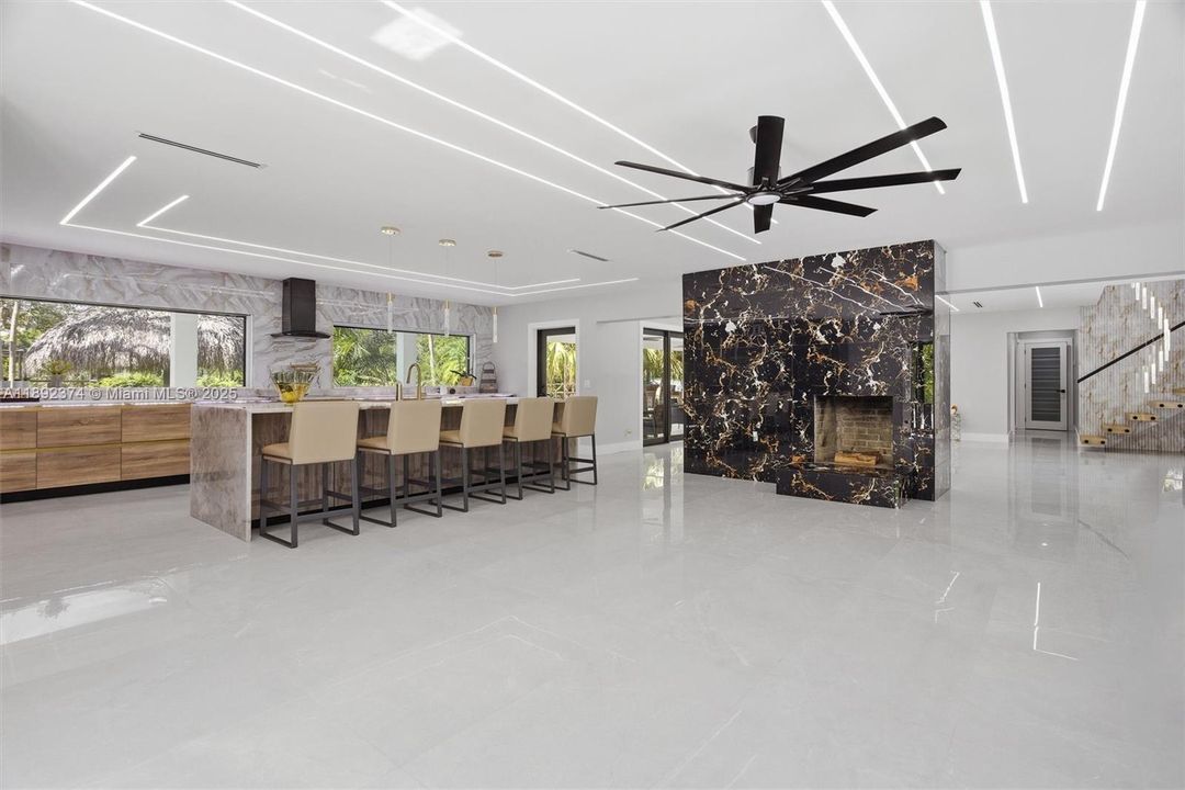 最近售出: $3,449,000 (6 贝兹, 5 浴室, 3024 平方英尺)