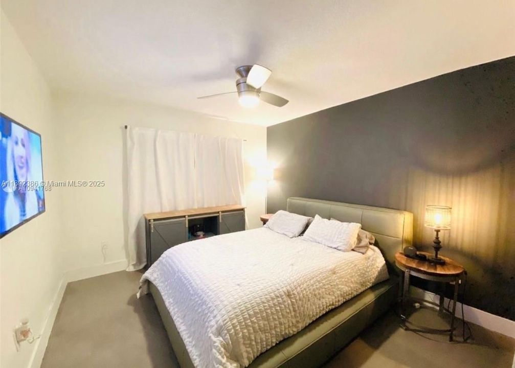 合同活跃: $3,200 (3 贝兹, 3 浴室, 1802 平方英尺)