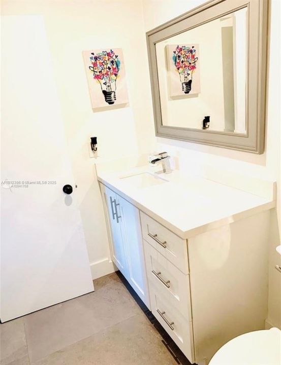 合同活跃: $3,200 (3 贝兹, 3 浴室, 1802 平方英尺)