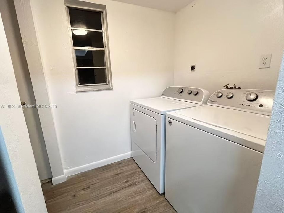 В аренду: $1,650 (2 спален, 1 ванн, 800 Квадратных фут)