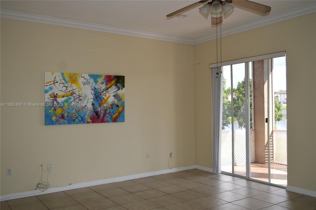 En Venta: $725,000 (4 camas, 2 baños, 2638 Pies cuadrados)