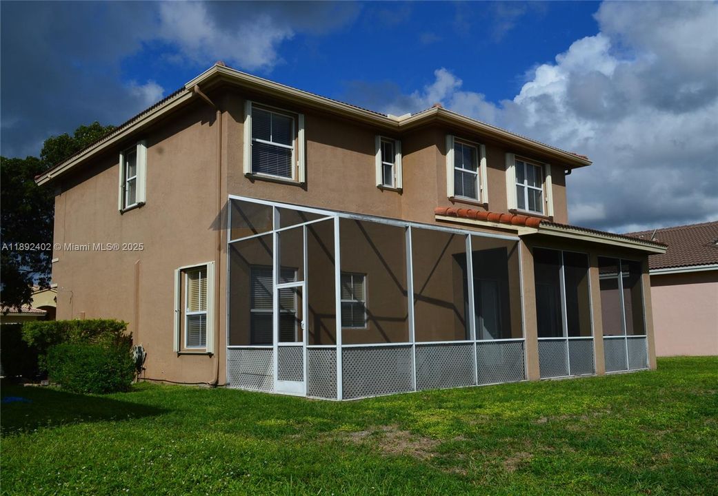 En Venta: $725,000 (4 camas, 2 baños, 2638 Pies cuadrados)