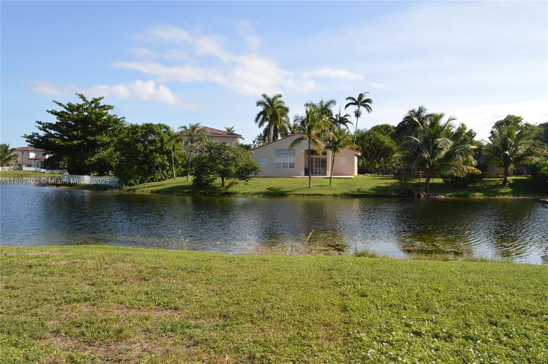 Fantastic Lake View w Room For Pool