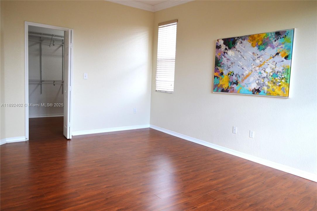 En Venta: $725,000 (4 camas, 2 baños, 2638 Pies cuadrados)