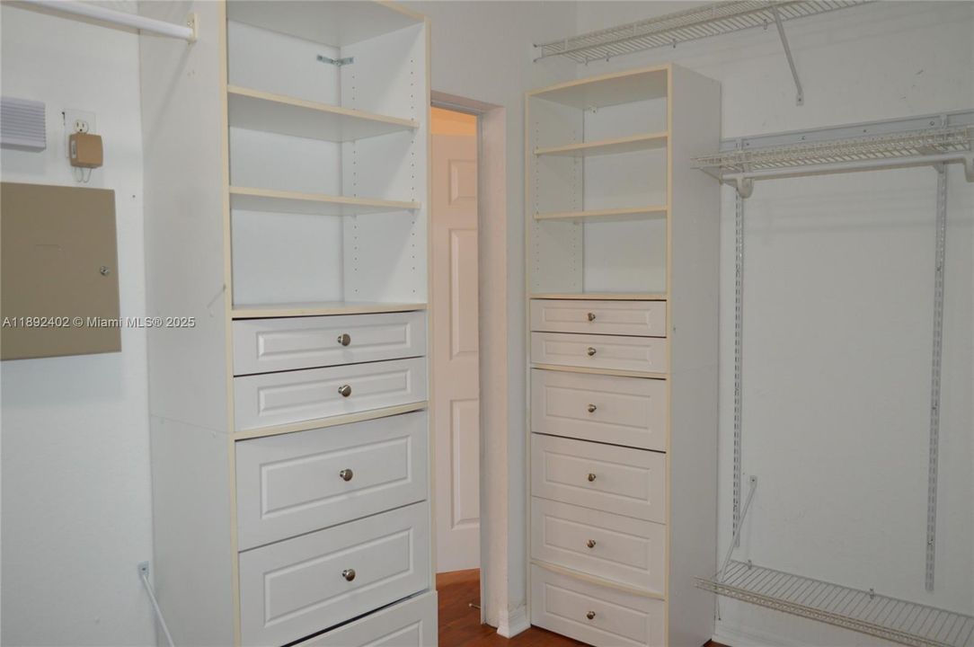 En Venta: $725,000 (4 camas, 2 baños, 2638 Pies cuadrados)