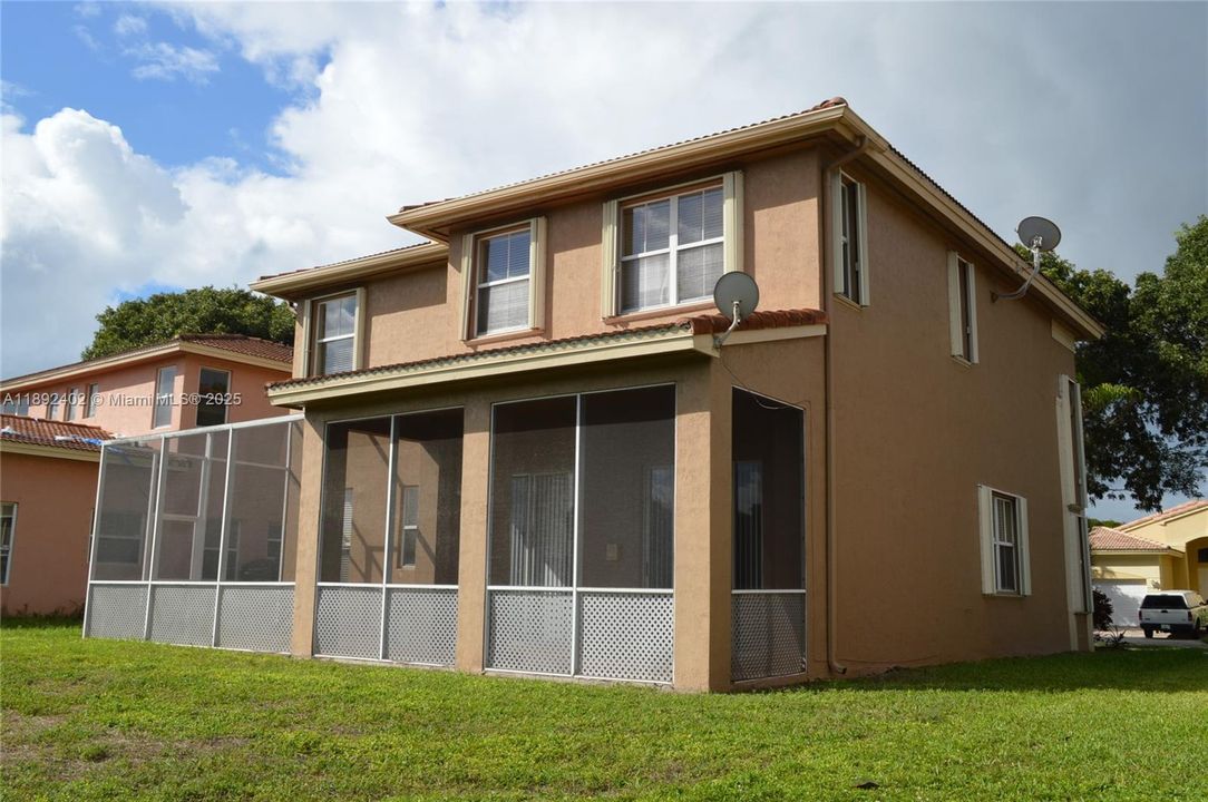 En Venta: $725,000 (4 camas, 2 baños, 2638 Pies cuadrados)