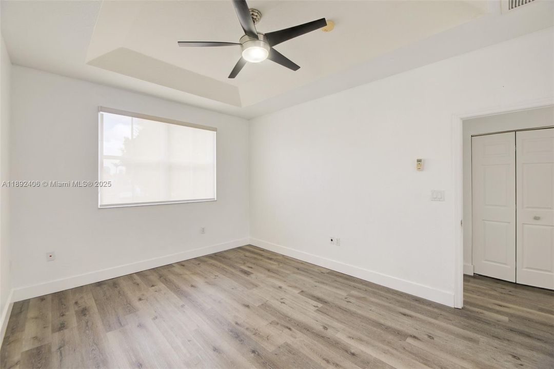 Под контрактом: $3,650 (4 спален, 2 ванн, 1894 Квадратных фут)