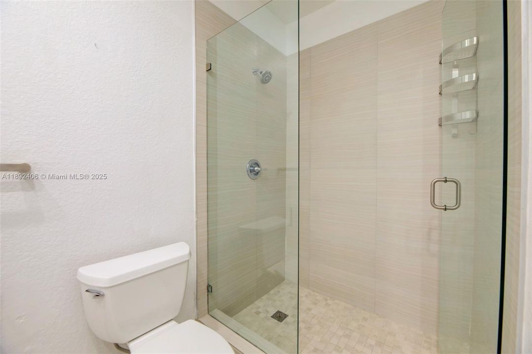 Под контрактом: $3,650 (4 спален, 2 ванн, 1894 Квадратных фут)