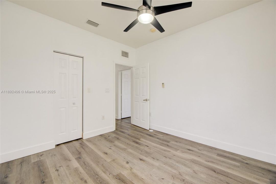 Под контрактом: $3,650 (4 спален, 2 ванн, 1894 Квадратных фут)