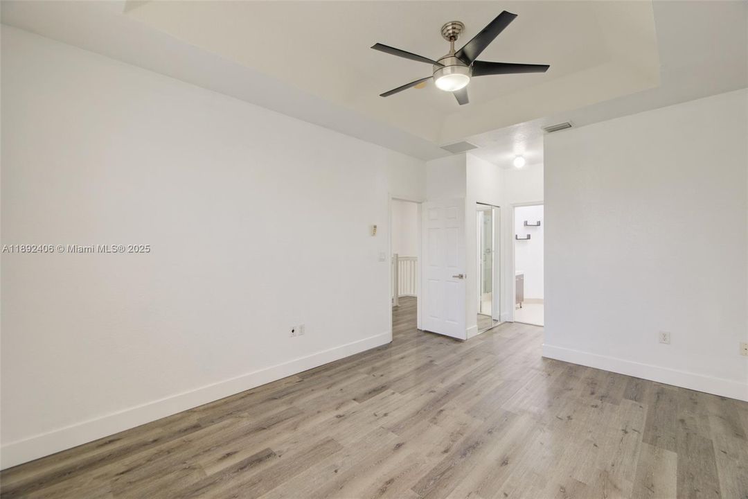 Под контрактом: $3,650 (4 спален, 2 ванн, 1894 Квадратных фут)