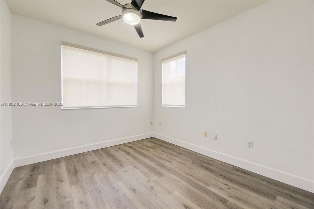 Под контрактом: $3,650 (4 спален, 2 ванн, 1894 Квадратных фут)