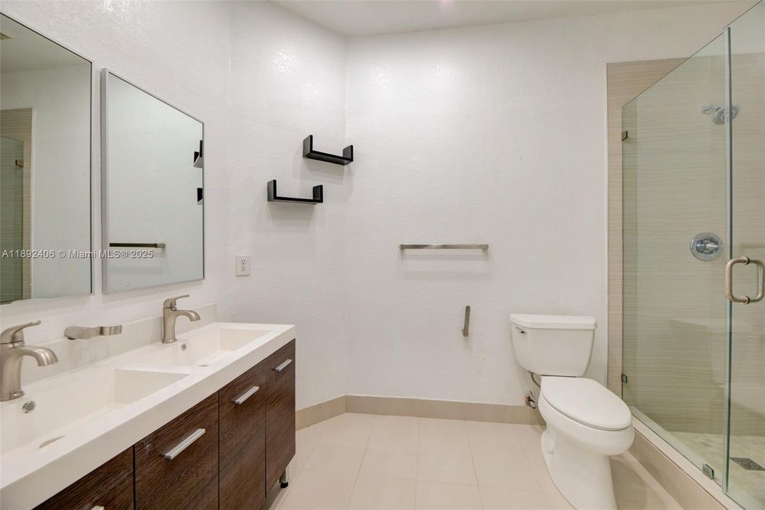 Под контрактом: $3,650 (4 спален, 2 ванн, 1894 Квадратных фут)