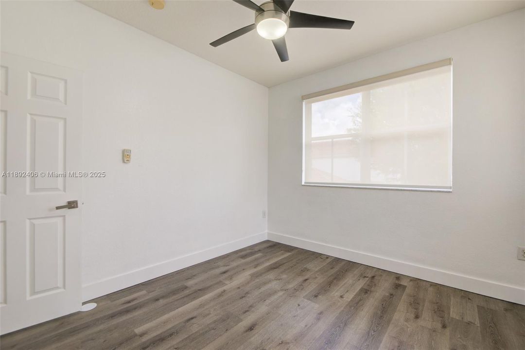 Под контрактом: $3,650 (4 спален, 2 ванн, 1894 Квадратных фут)