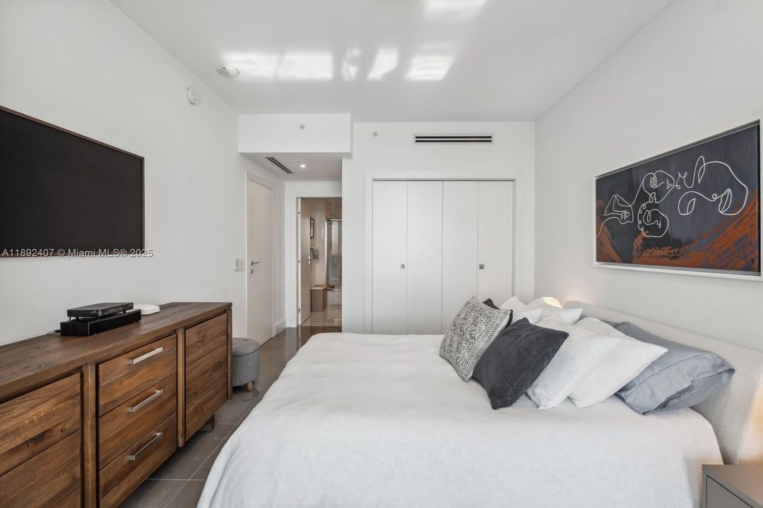 For Sale: $1,350,000 (3 beds, 3 baths, 1961 Square Feet)