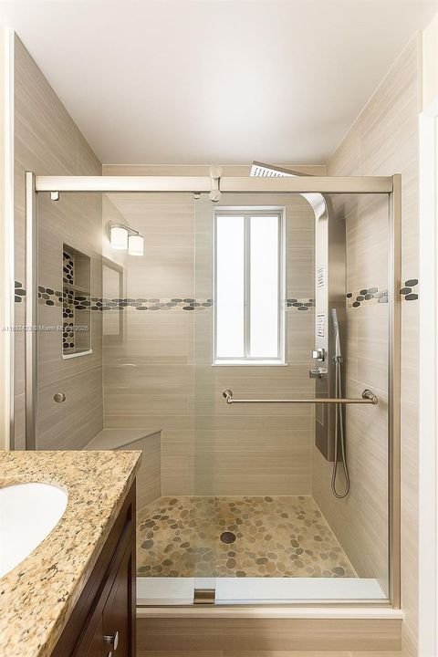 Под контрактом: $4,299 (4 спален, 2 ванн, 1890 Квадратных фут)