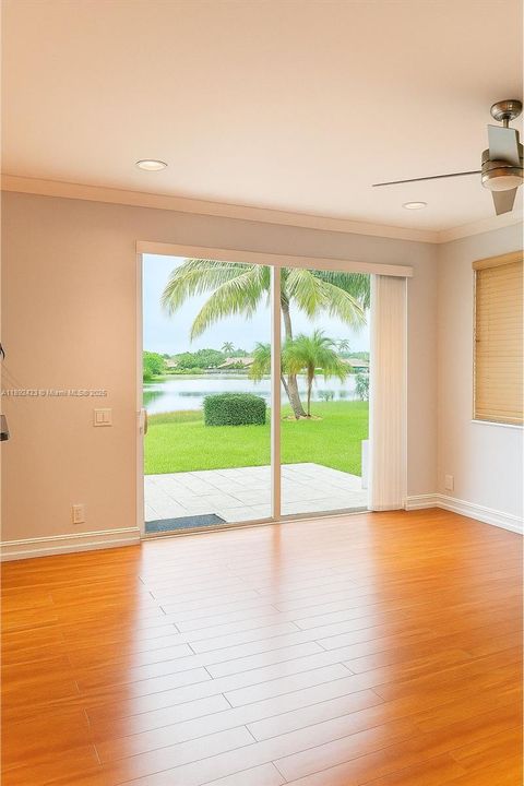 Под контрактом: $4,299 (4 спален, 2 ванн, 1890 Квадратных фут)