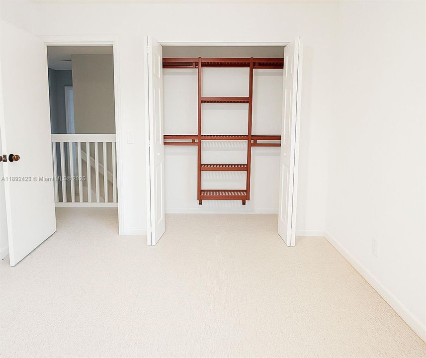 Под контрактом: $4,299 (4 спален, 2 ванн, 1890 Квадратных фут)