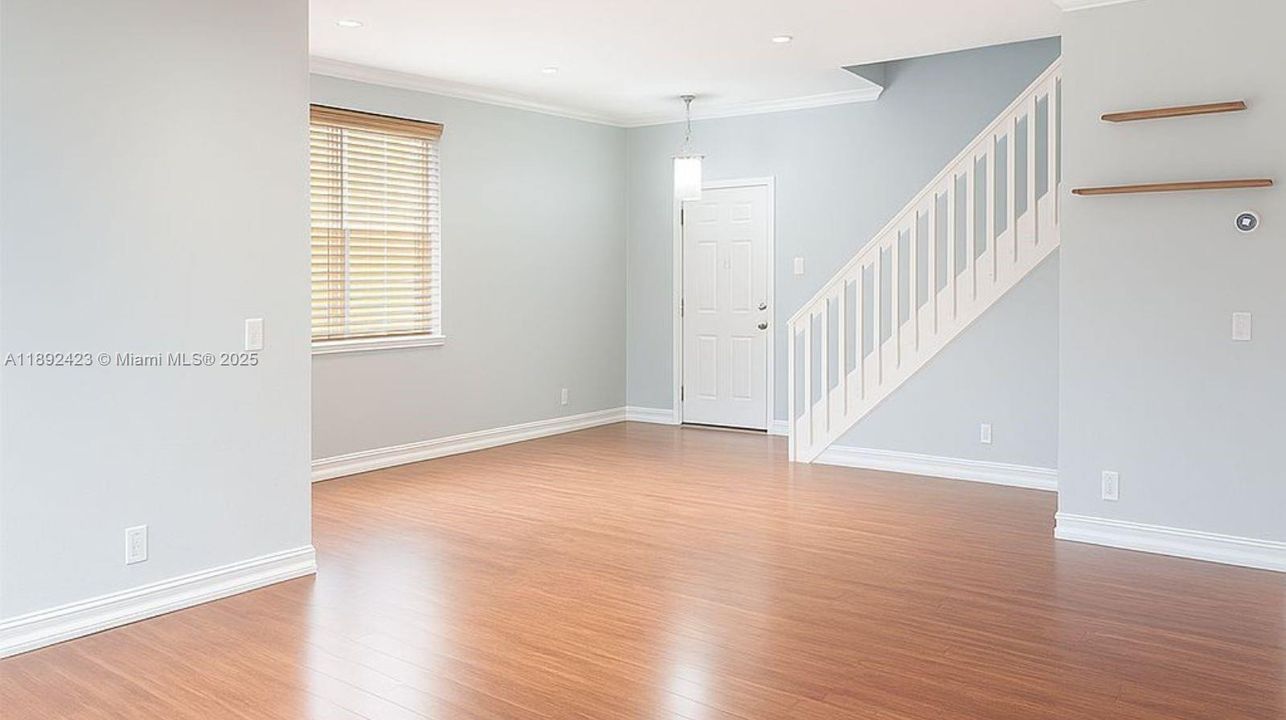 Под контрактом: $4,299 (4 спален, 2 ванн, 1890 Квадратных фут)