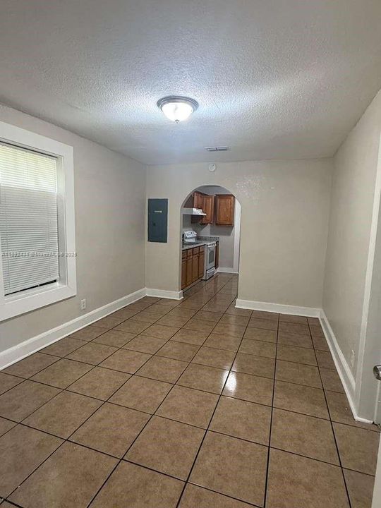 Recientemente alquilado: $975 (3 camas, 1 baños, 3485 Pies cuadrados)