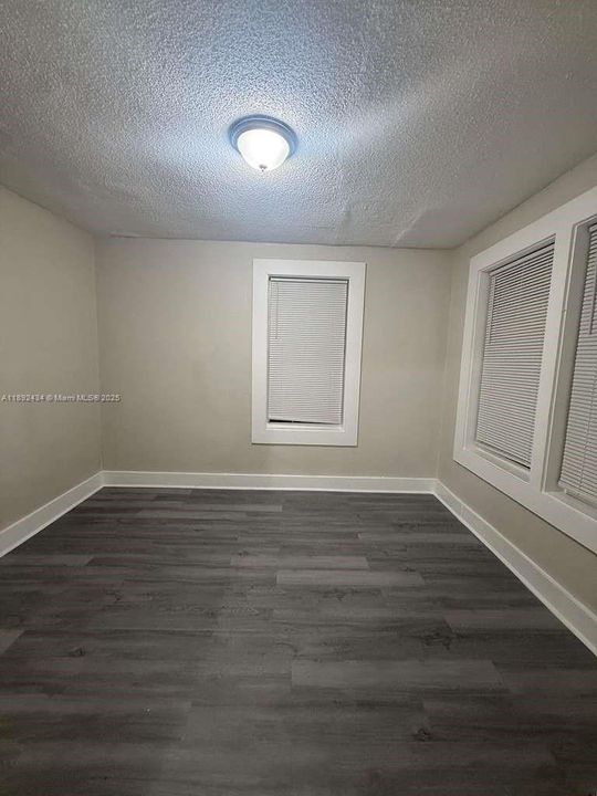 Recientemente alquilado: $975 (3 camas, 1 baños, 3485 Pies cuadrados)