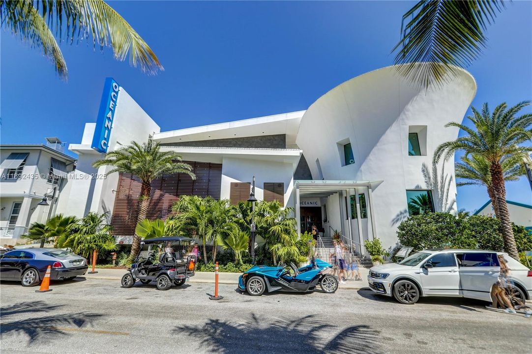 For Sale: $279,900 (2 beds, 2 baths, 948 Square Feet)