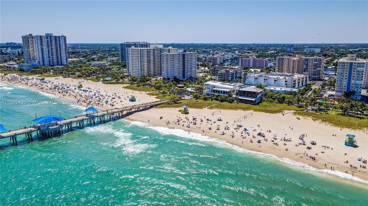 For Sale: $279,900 (2 beds, 2 baths, 948 Square Feet)