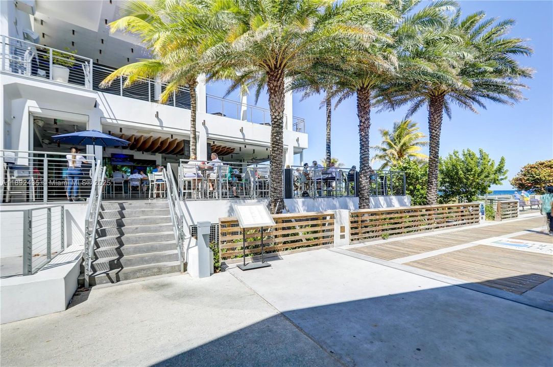 For Sale: $279,900 (2 beds, 2 baths, 948 Square Feet)