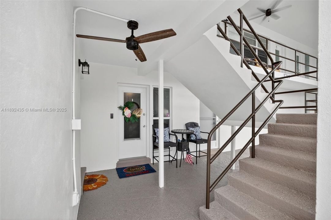 For Sale: $279,900 (2 beds, 2 baths, 948 Square Feet)