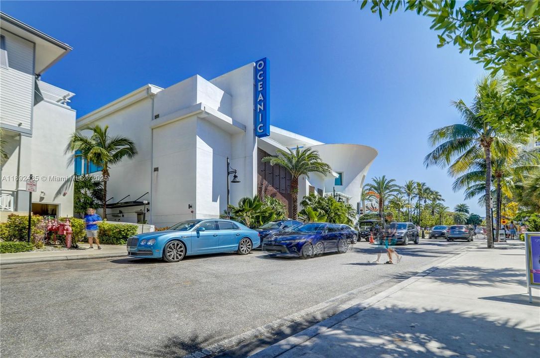 For Sale: $279,900 (2 beds, 2 baths, 948 Square Feet)