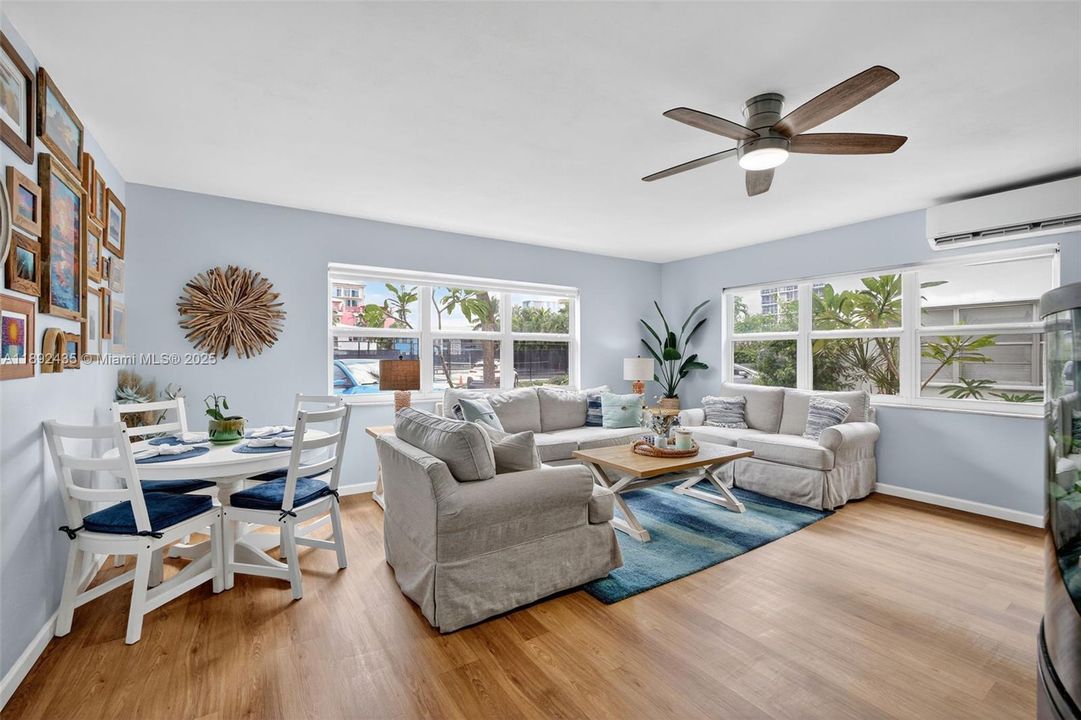 For Sale: $279,900 (2 beds, 2 baths, 948 Square Feet)