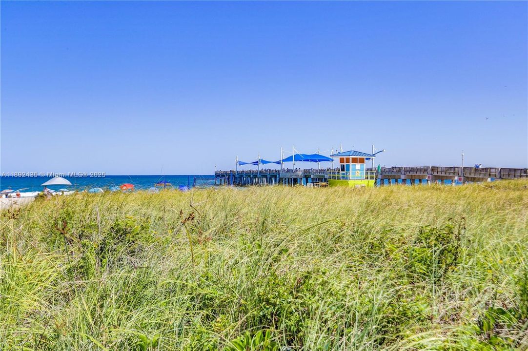 For Sale: $279,900 (2 beds, 2 baths, 948 Square Feet)