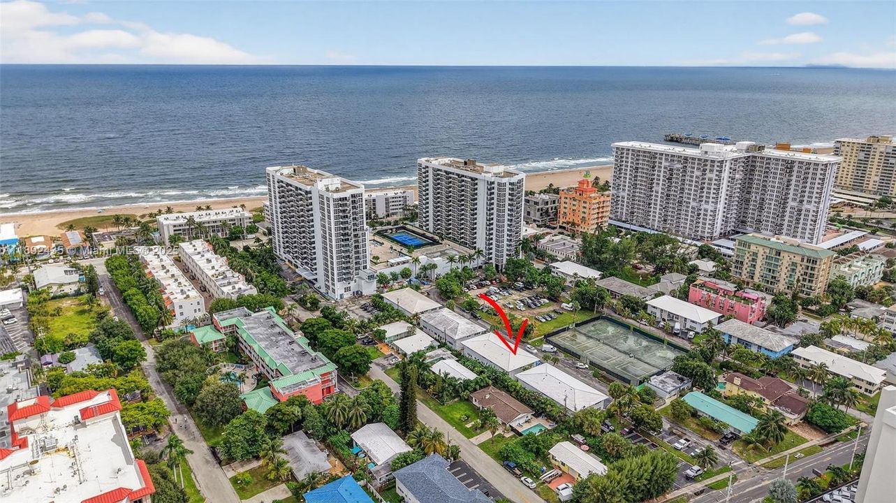 For Sale: $279,900 (2 beds, 2 baths, 948 Square Feet)