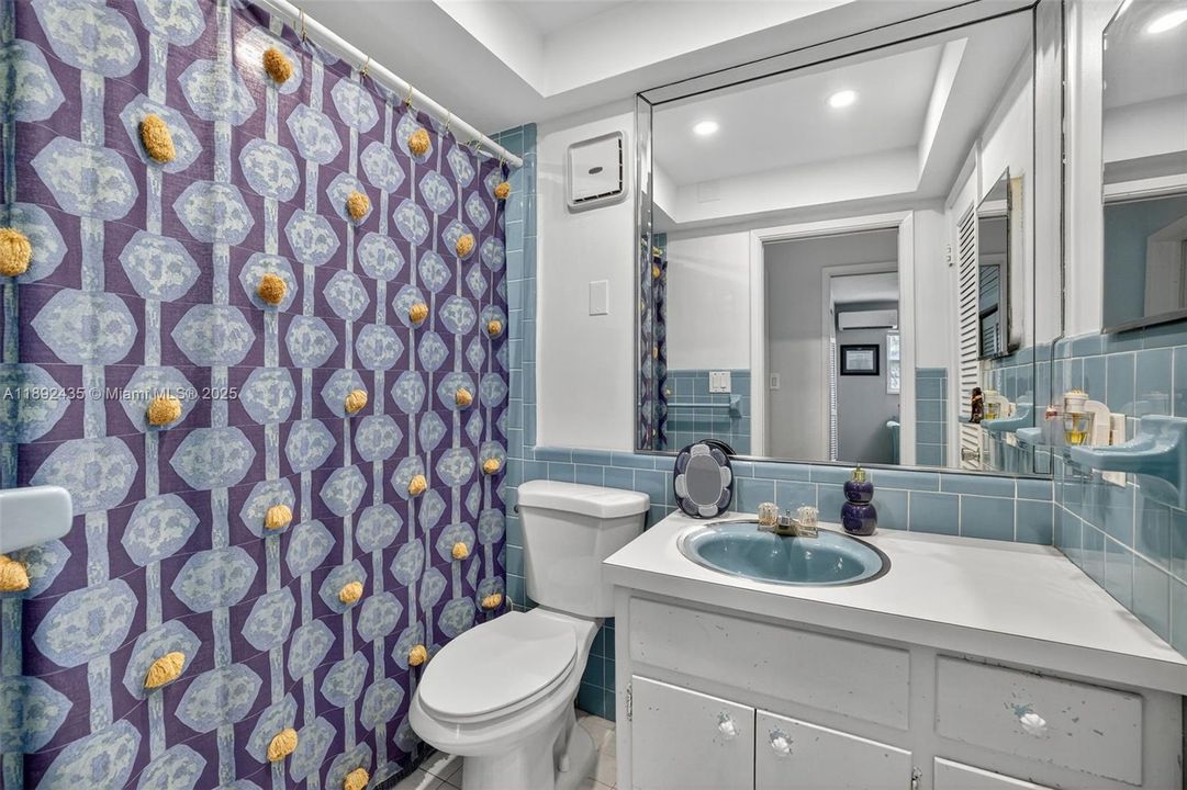 For Sale: $279,900 (2 beds, 2 baths, 948 Square Feet)