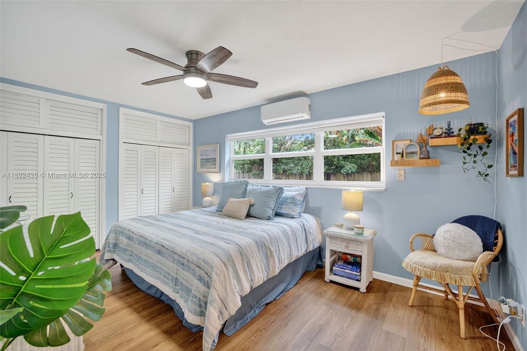 For Sale: $279,900 (2 beds, 2 baths, 948 Square Feet)