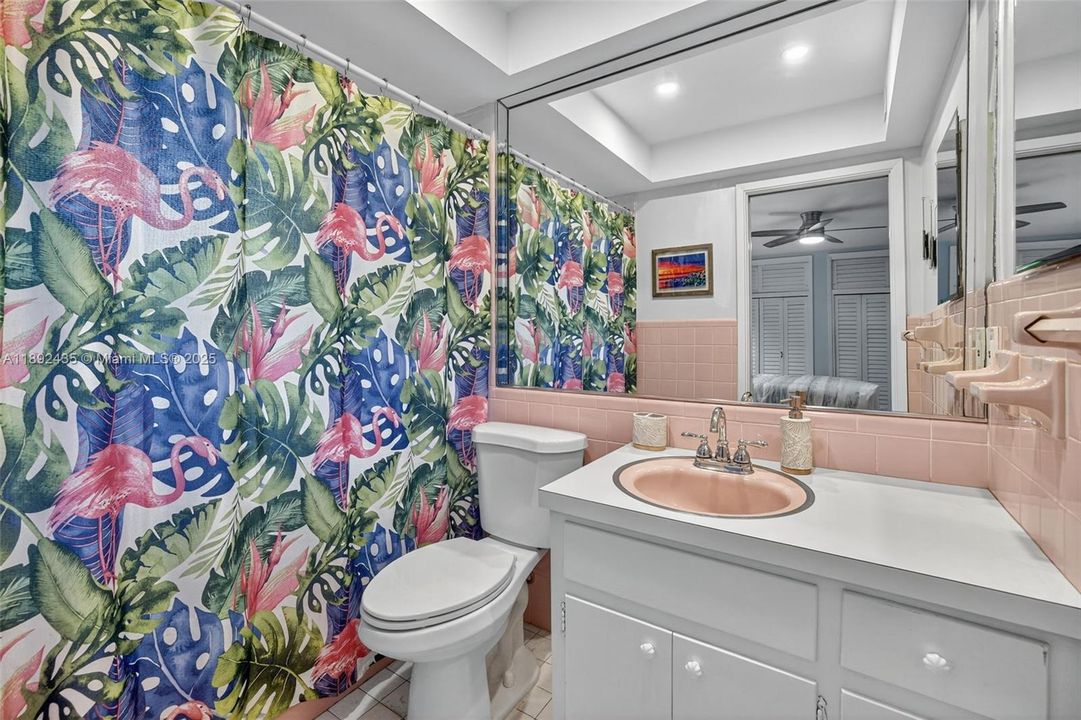 For Sale: $279,900 (2 beds, 2 baths, 948 Square Feet)