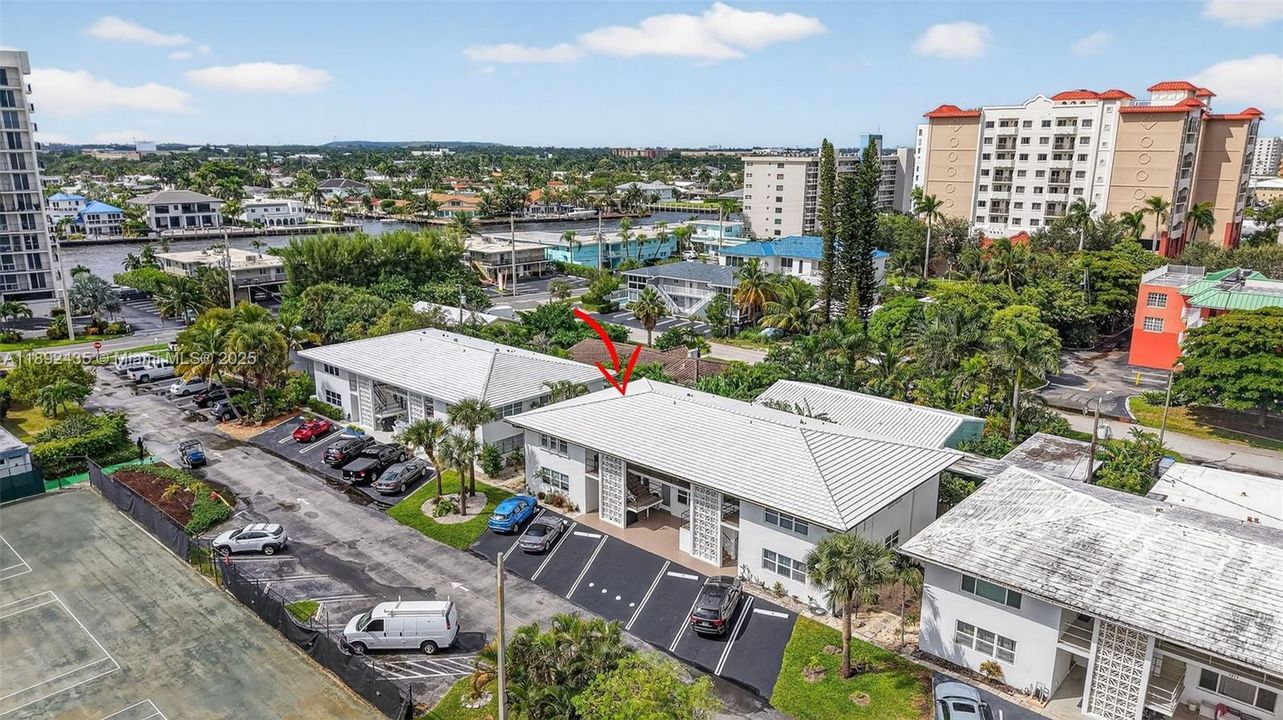 For Sale: $279,900 (2 beds, 2 baths, 948 Square Feet)