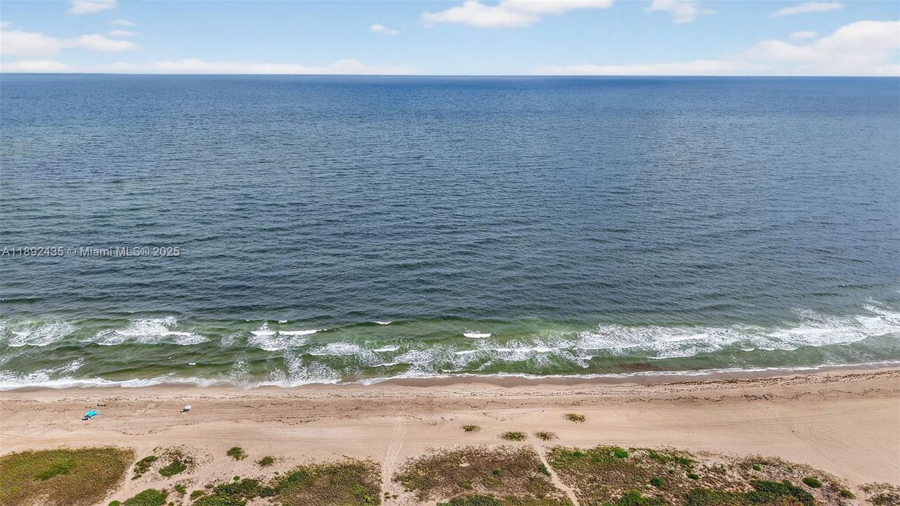 For Sale: $279,900 (2 beds, 2 baths, 948 Square Feet)