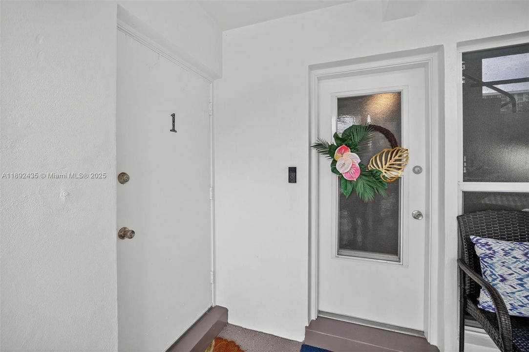 For Sale: $279,900 (2 beds, 2 baths, 948 Square Feet)