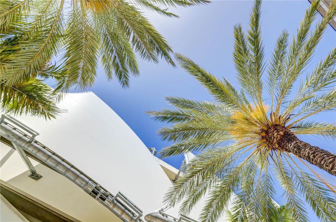 For Sale: $279,900 (2 beds, 2 baths, 948 Square Feet)