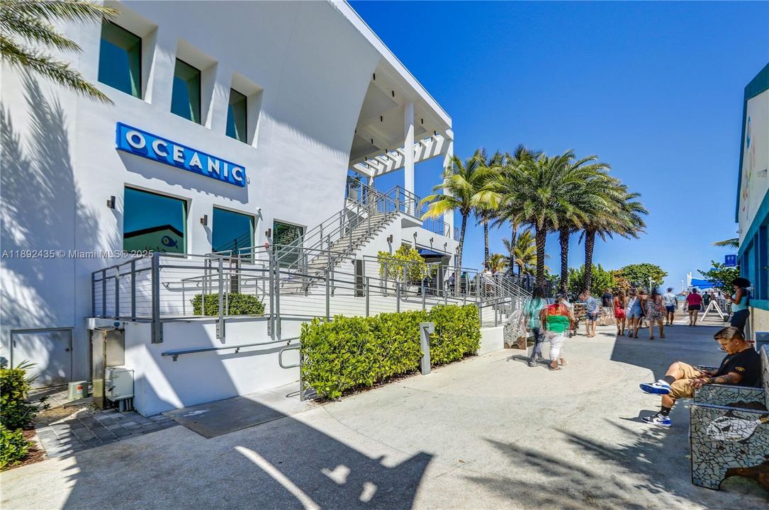 For Sale: $279,900 (2 beds, 2 baths, 948 Square Feet)