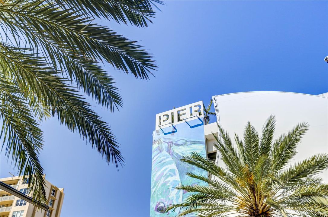 For Sale: $279,900 (2 beds, 2 baths, 948 Square Feet)