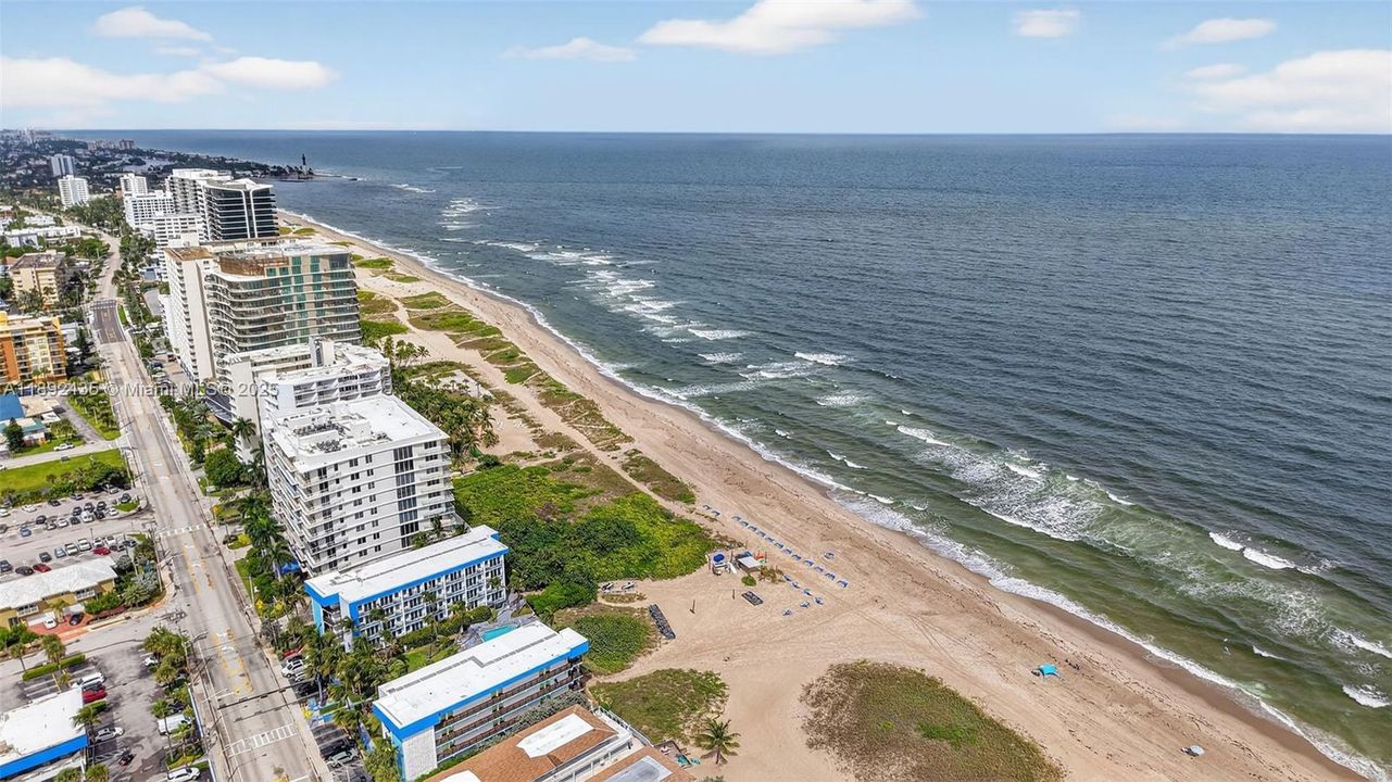 For Sale: $279,900 (2 beds, 2 baths, 948 Square Feet)