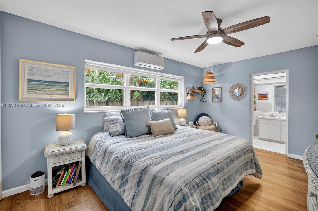 For Sale: $279,900 (2 beds, 2 baths, 948 Square Feet)