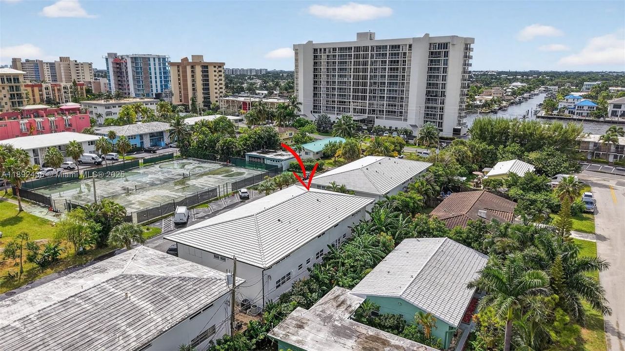 For Sale: $279,900 (2 beds, 2 baths, 948 Square Feet)