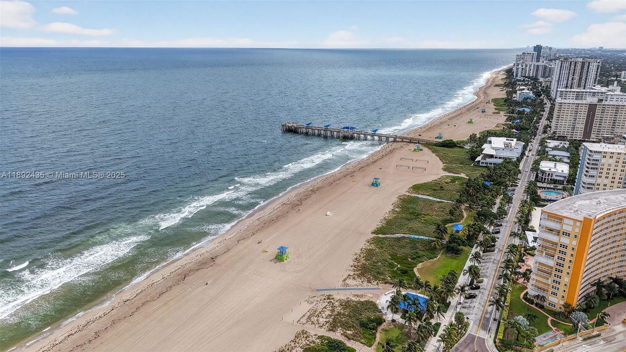 For Sale: $279,900 (2 beds, 2 baths, 948 Square Feet)